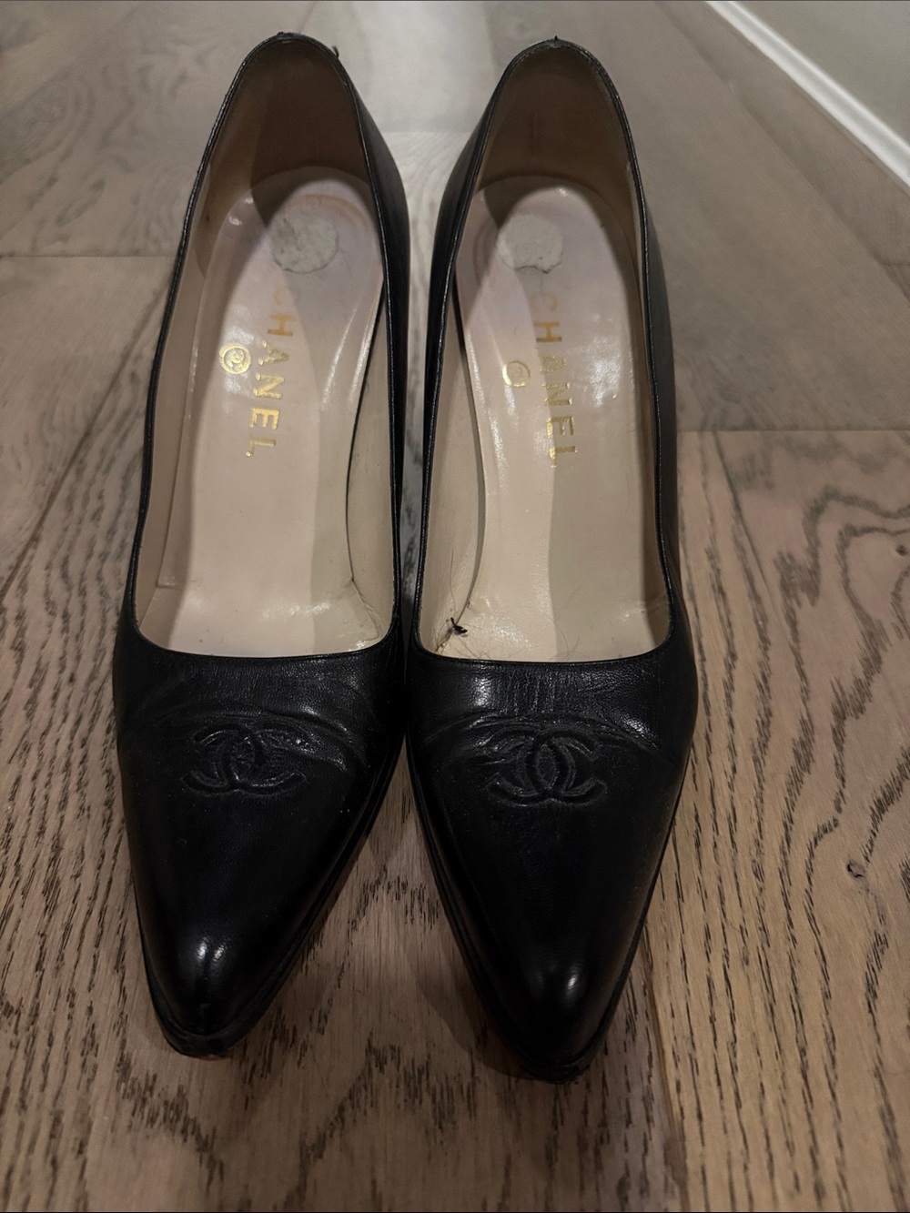 CHANEL Black Leather Pointed-Toe Logo Pumps - Picture 1 of 6